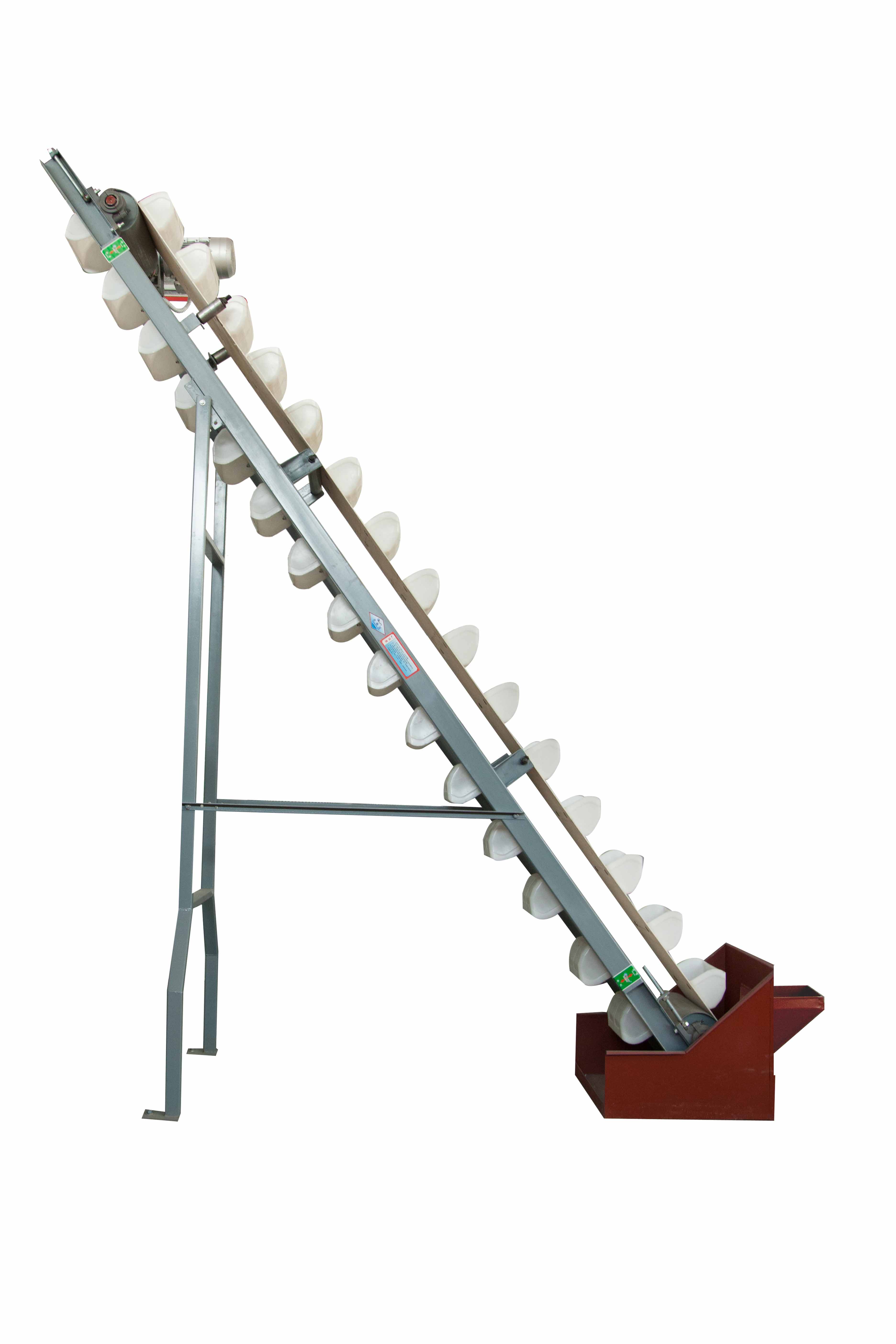 Slope type bucket elevator